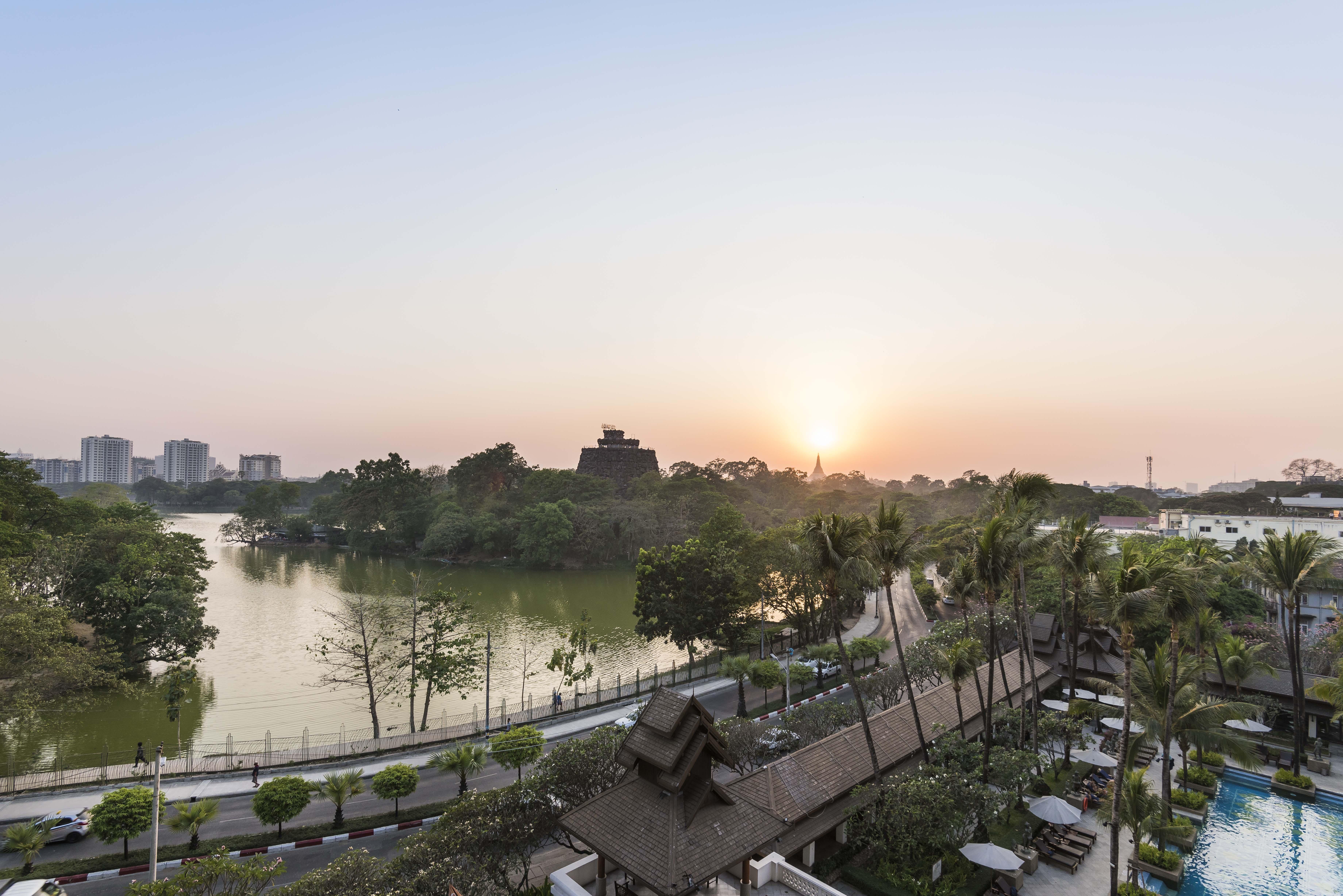 Chatrium Hotel Royal Lake Rangum Exterior foto